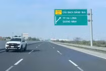 Lái xe ngược chiều trên cao tốc, nữ tài xế bị phạt 35 triệu 