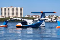 Mỹ "chơi lớn", trình làng tàu biển lai máy bay điện chở người 