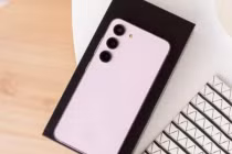 Siêu phẩm AI nhỏ gọn Galaxy S23... có đủ sức "quật ngã" iPhone 16? 