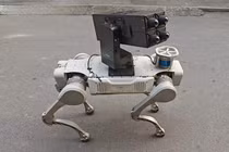 Chó robot của quân đội Trung Quốc mang tên lửa, vượt sông
