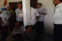 Bàng hoàng phát hiện mẹ và con trai 26 tháng tuổi treo cổ chết