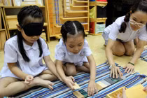 Con đại gia học gì ở trường mầm non phí 10 triệu/tháng