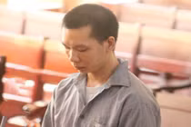 Phẫn uất con trai dùng chày giết mẹ vì... thiếu tiền 