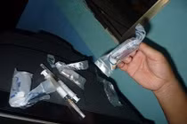 Vào nhà nghỉ cùng bạn gái, thanh niên chết vì sốc thuốc