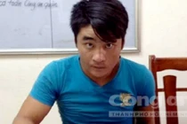 Thanh niên đánh gãy tay CSGT, cầm gạch ném người đi đường