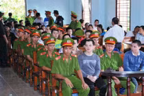 Xử 52 giang hồ miền Tây, hàng trăm người dân vây tòa