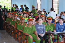 Xử 52 giang hồ miền Tây, hàng trăm người dân vây tòa