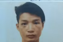 Một phụ nữ trẻ quật ngã 3 tên cướp như phim hành động