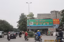 Những ngôi nhà "vô duyên, mặt dày" nhất Hà Nội