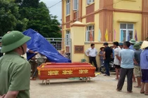 Mang quan tài đến ủy ban xã kiện vì đống đất làm chết người