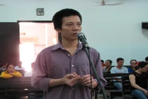 Dượng nổi thú tính hiếp dâm cháu gái 10 tuổi