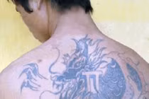 Trinh sát cải trang bác sĩ bắt kẻ giang hồ “Máy Chém“