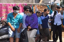 Nữ nhân viên tiếp thị sim chết lõa thể trong phòng tắm