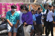 Nữ nhân viên tiếp thị sim chết lõa thể trong phòng tắm