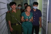 Bé trai 11 ngày tuổi bị đâm xuyên đầu: Thủ phạm là “bợm rượu”