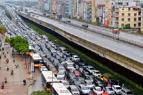 Một loạt tuyến đường ở Hà Nội bị ùn tắc kéo dài hàng km