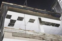 Rơi từ giàn giáo 10 m, ba công nhân thương vong