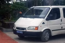 Xe biển xanh đưa đón hàng chục con bạc đi sát phạt nhau