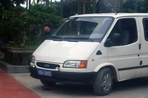 Xe biển xanh đưa đón hàng chục con bạc đi sát phạt nhau