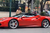 Cảnh sát Hà Nội "tóm sống" siêu xe Ferrari 488 GTB 15 tỷ