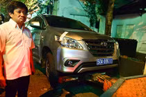 Cẩu xe sang, linh vật gà khổng lồ ở Sài Gòn về đồn