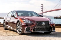 Xe sang Lexus LS 500 dính lỗi chết máy tại Việt Nam 