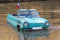 Xe lội nước Amphicar giá chỉ 237 triệu đồng cho mùa lũ 