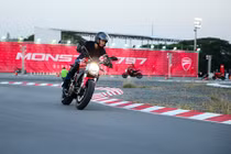 Người Việt "học vỡ lòng" cùng Ducati Monster 797 trên đất Thái