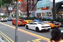 Cả dàn "siêu bò" Lamborghini gầm rú diễu hành trên phố