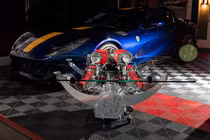 Bàn cà phê V8 của Ferrari bán 1,8 tỷ, đắt ngang BMW M3