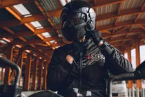 Xem chiếc áo khoác thời trang môtô 2 trong 1 cho biker