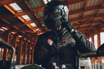 Xem chiếc áo khoác thời trang môtô 2 trong 1 cho biker