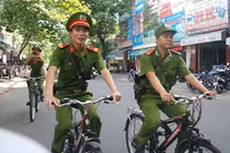 Soi xe đạp chuyên dụng tuần tra của Công an Hà Nội