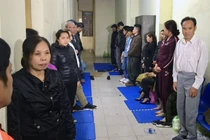 Đột kích sới bạc lúc nửa đêm, bắt giữ nhiều "quý bà"