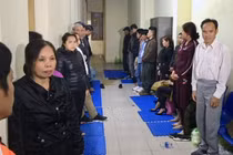 Đột kích sới bạc lúc nửa đêm, bắt giữ nhiều "quý bà"