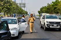 Xe ôtô không xi nhan đúng quy định sẽ bị phạt tiền bao nhiêu?