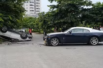 Rolls-Royce Wraith tiền tỷ, biển khủng "nát đầu" tại Hà Nội