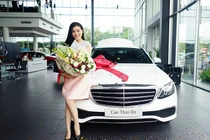 Chân dài Cao Thái Hà tậu xế sang Mercedes E200 tiền tỷ