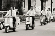 Dàn ôtô, xe máy cổ “sang chảnh” trên phố Sài Gòn