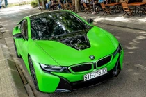 BMW i8 màu xanh xuất hiện ở Sài Gòn