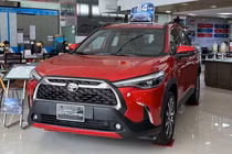 Toyota Corolla Cross vẫn còn hàng tồn, "dọn kho" giảm gần 100 triệu 