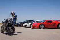 Kawasaki H2R “thách đấu” tốc độ với hàng loạt siêu ôtô