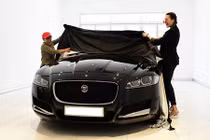 Phương Uyên và Thiều Bảo Trang tậu xe sang Jaguar hơn 3 tỷ 