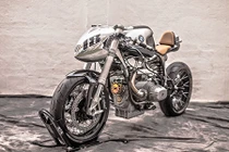 Môtô BMW R100 RS độ theo phong cách "viên đạn bạc"