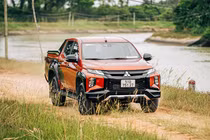 Loạt xe bán tải "hàng hot" đang giảm cả trăm triệu tại Việt Nam