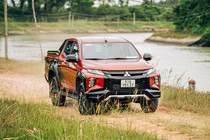 Loạt xe bán tải "hàng hot" đang giảm cả trăm triệu tại Việt Nam