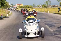 Hàng trăm “xế khủng” đổ về Thành phố Vinh, Nghệ An tụ hội