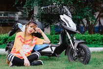 Teen Việt đọ cá tính với xe điện Anbico Zoe