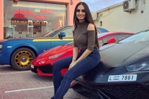 Nữ họa sĩ xinh đẹp sở hữu dàn siêu xe triệu đô