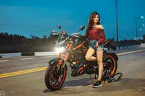 Chân dài Việt so dáng Yamaha FZ150i độ Kawasaki Z1000